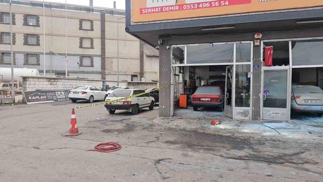 Aracın LPG tankı patladı: 3 yaralı 1