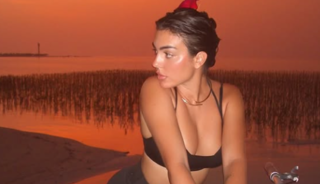 Ronaldo'nun nişanlısı minik bikinisiyle sahilde koştu!