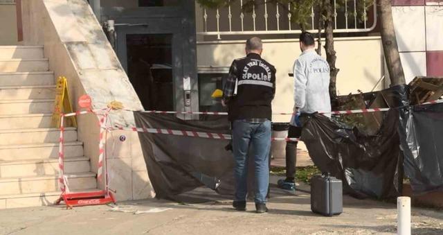 Pencereden düşen avukata dakikalarca kalp masajı yapıldı 2