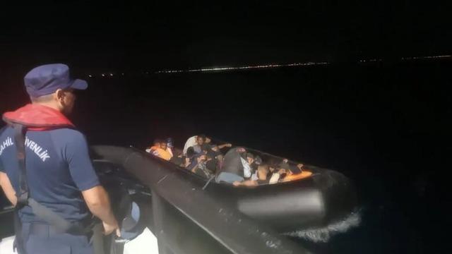 Ayvalık’ta 23 göçmen sahil güvenlik ekiplerinden kaçamadı