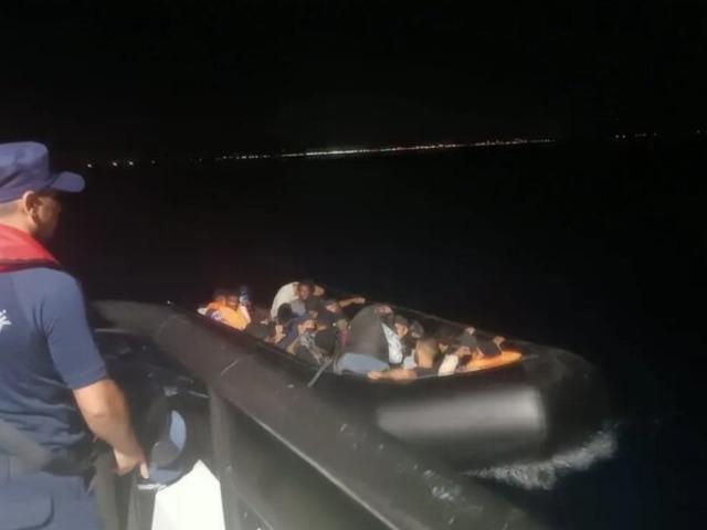 Ayvalık’ta 23 göçmen sahil güvenlik ekiplerinden kaçamadı