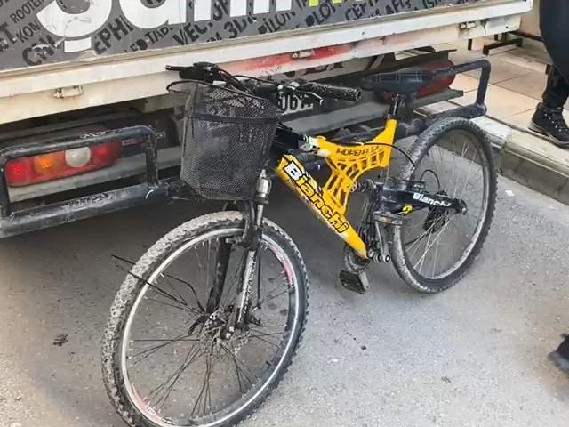 Elazığ’da pikaba çarpan bisikletli yaralandı