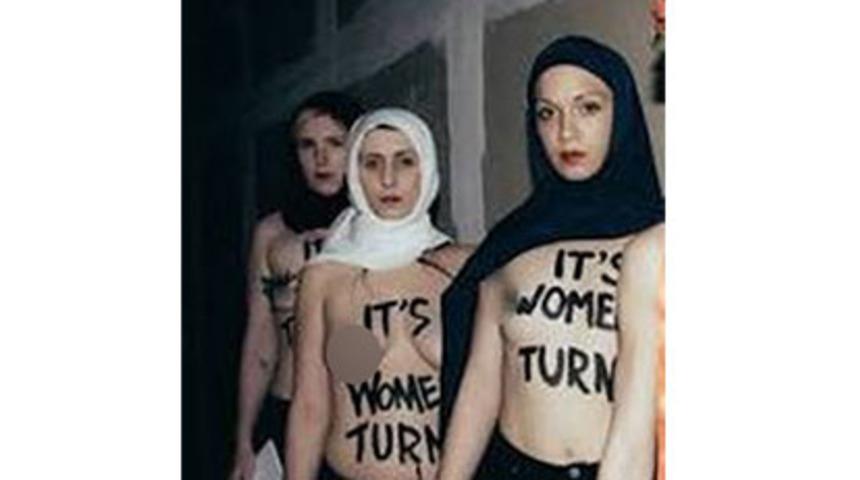 'Başı açık öğrencileri görünce sinirleniyorum' diyen müdüre FEMEN'den çıplak yanıt