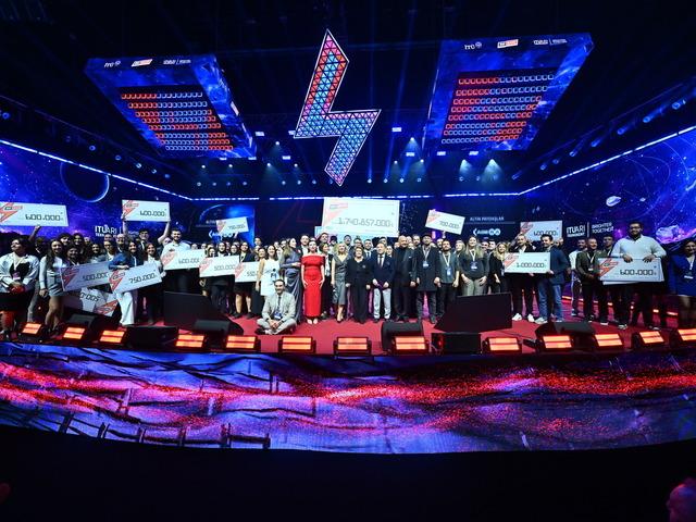 T&uuml;rkiye'nin en b&uuml;y&uuml;k girişimcilik etkinliğinde 1,74 milyar TL'yi aşan &ouml;d&uuml;l ve yatırım