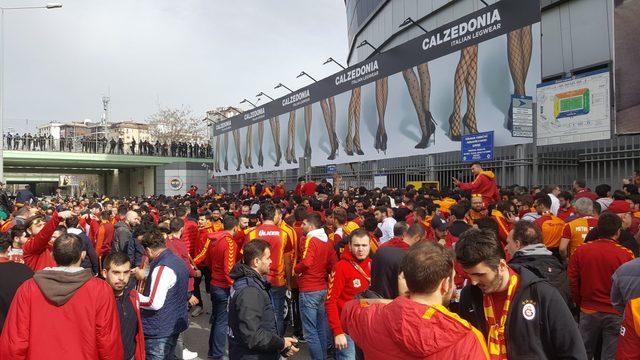 Galatasaray taraftarı Ülker Stadyumu'na geldi