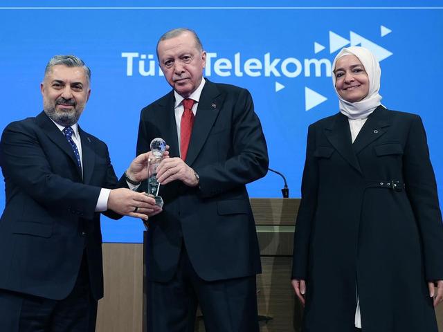 Türk Telekom CEO'su Ebubekir Şahin'e “Dijital Erişilebilirlik” ödülü: Cumhurbaşkanı Erdoğan takdim etti