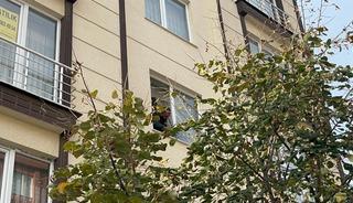 İkinci kattan düşen 1 yaşındaki bebek ağır yaralandı