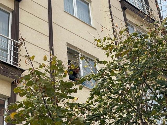 İkinci kattan düşen 1 yaşındaki bebek ağır yaralandı