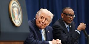 Trump arabuluculuk yaptı, yıllardır savaşan iki &uuml;lke barışa imza attı