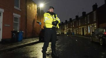 İngiltere'de alarm! Patlayıcı madde şüphesiyle 200'den fazla ev tahliye edildi