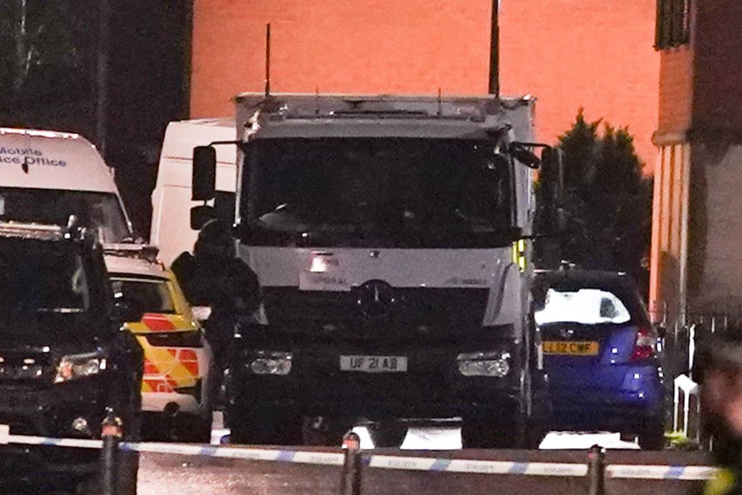 İngiltere de alarm! Patlayıcı madde şüphesiyle 200 den fazla ev tahliye edildi 4