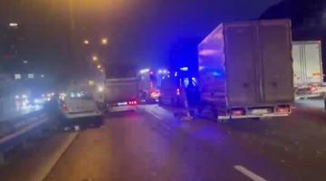 SON DAKİKA | TEM Otoyolu'nda zincirleme kaza! Araçlar güçlükle ilerliyor