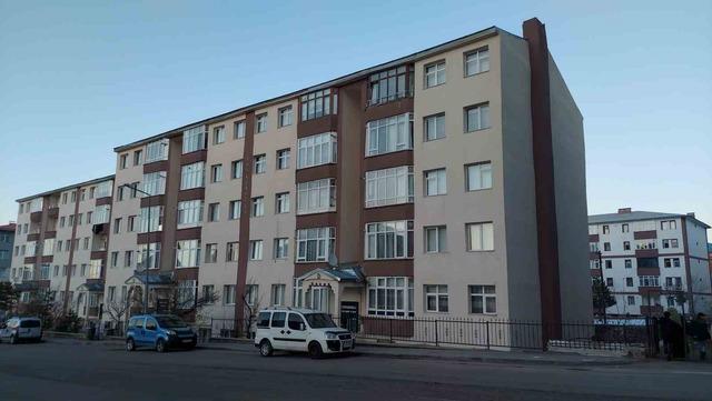 Tamir ettiği bacayı kontrol için çatıya çıktı, 5 katlı binadan zemine düştü 2