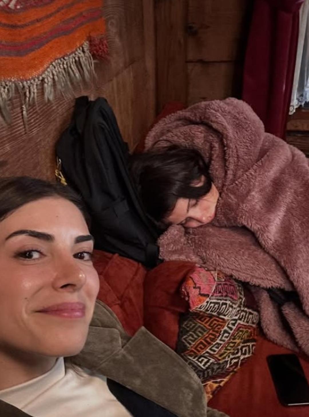 Taşacak Bu Deniz in Esme si Deniz Baysal kamera arkasını yayınladı! Beğeni yağdı 4