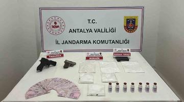 Antalya’da jandarmadan 3 eve uyuşturucu baskını