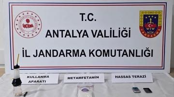 Elmalı’da jandarmadan uyuşturucu baskını