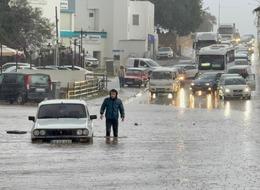 Bodrum'u sağanak vurdu: Araçlar mahsur kaldı!