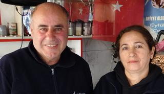 Müşteriler ilk başta yadırgadı: Eşi eleman bulamayınca kentin tek örneği oldu!