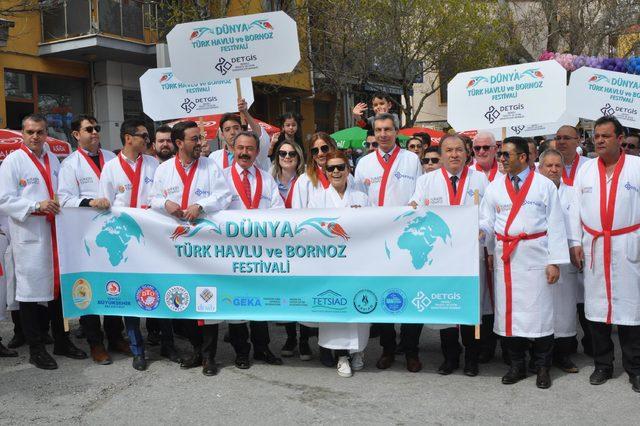 Türk Havlu ve Bornoz Günü'nde bornozlu yürüyüş