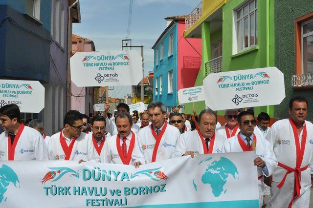 Türk Havlu ve Bornoz Günü'nde bornozlu yürüyüş