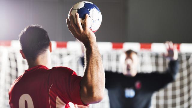 Hentbolda kaleci atışı nedir, nasıl yapılır?