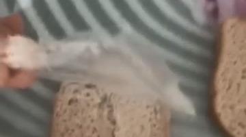 Elazığ’da ekmeğin içerisinden poşet çıktı