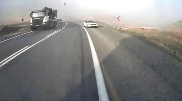 Elazığ’da otomobilin hatalı sollaması kazaya davetiye çıkardı