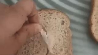 Son dakika: Ekmekten çıktı, çektikçe uzadı! Şaşkına uğratan görüntü