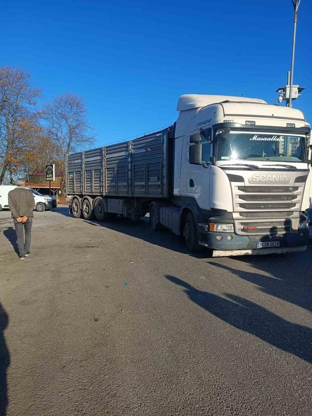 Alaplı’da karşı yola geçmeye çalışan çocuğa tır çarptı: 1 yaralı 2