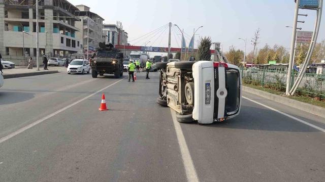 Malatya’da hafif ticari araç ile otomobil çarpıştı: 3 yaralı 3