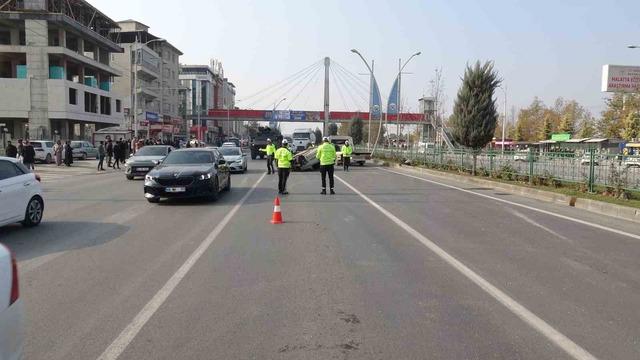Malatya’da hafif ticari araç ile otomobil çarpıştı: 3 yaralı 2