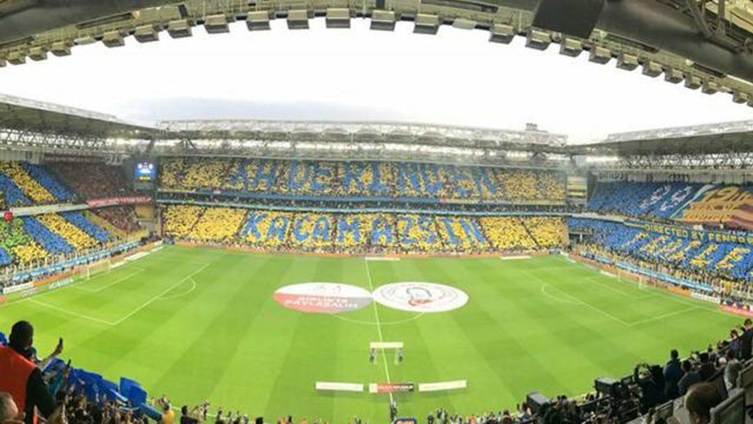 Fenerbah&ccedil;e taraftarından derbide m&uuml;thiş koreografi