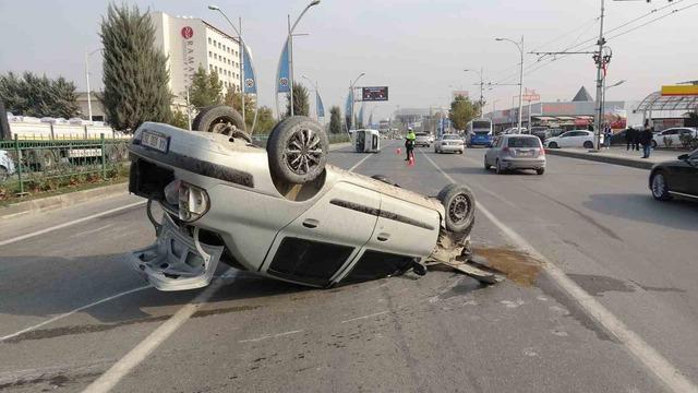 Malatya’da hafif ticari araç ile otomobil çarpıştı: 3 yaralı 1