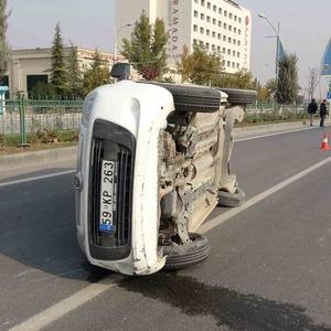 Malatya’da hafif ticari araç ile otomobil çarpıştı: 3 yaralı