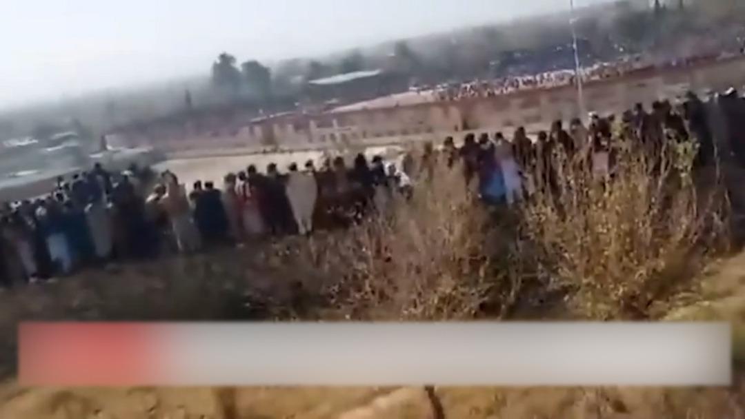 Afganistan da kanlı infaz: 13 yaşındaki çocuğa 3 kişi öldürttüler! 80 bin kişi izledi 3