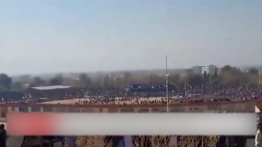 Afganistan da kanlı infaz: 13 yaşındaki çocuğa 3 kişi öldürttüler! 80 bin kişi izledi 2