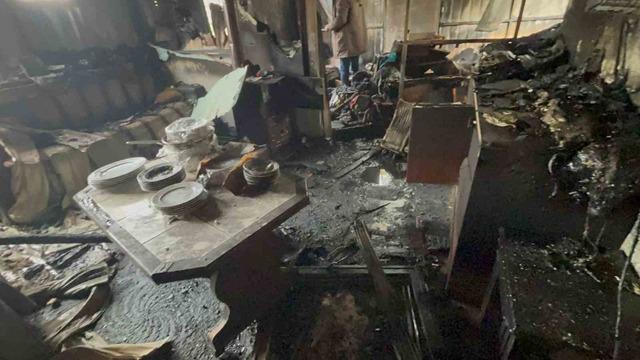 Yangında mahsur kalan yaşlı adam hayatını kaybetti 7