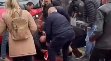 Raylardan geçmek isteyen adama tramvay çarptı