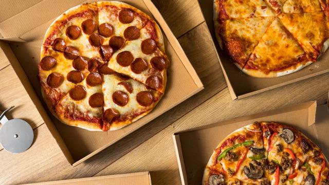 Pizza yuvarlak olduğu halde kutusu neden karedir?