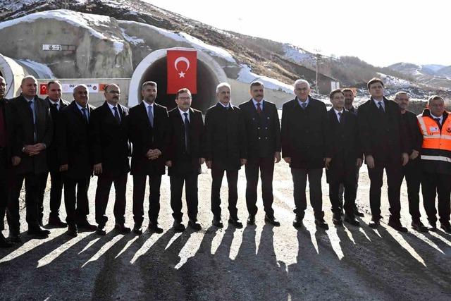 Ulaştırma ve Altyapı Bakanı Uraloğlu: "2026 yılının ilk yarısı içerisinde tüneli hizmete açmış olacağız" 4