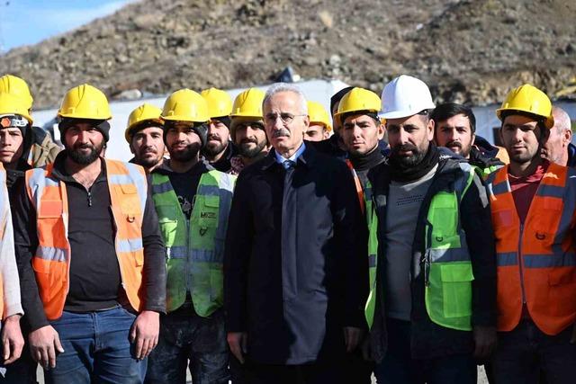 Ulaştırma ve Altyapı Bakanı Uraloğlu: "2026 yılının ilk yarısı içerisinde tüneli hizmete açmış olacağız" 3