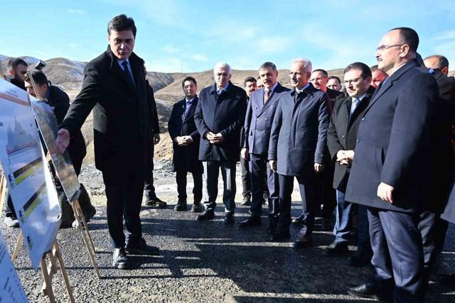 Ulaştırma ve Altyapı Bakanı Uraloğlu: "2026 yılının ilk yarısı içerisinde tüneli hizmete açmış olacağız" 1
