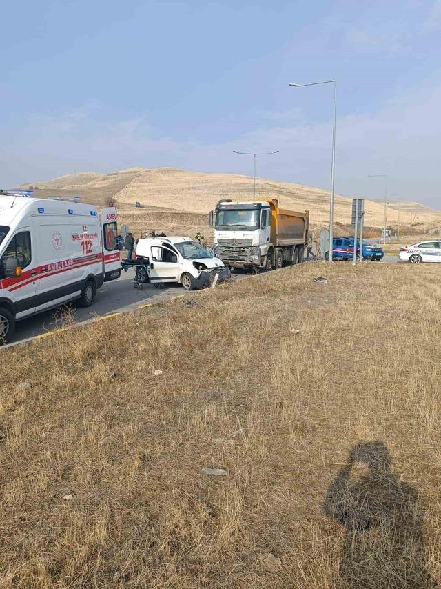 Muş’ta iki ayrı trafik kazası: 2 ölü, 4 yaralı 1