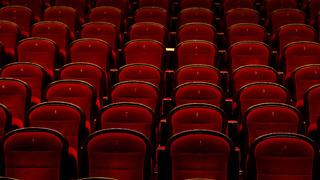 Sinema koltukları neden genellikle kırmızıdır?