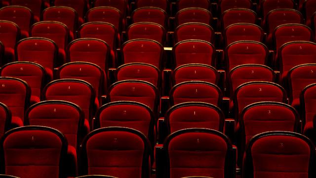 Sinema koltukları neden genellikle kırmızıdır?