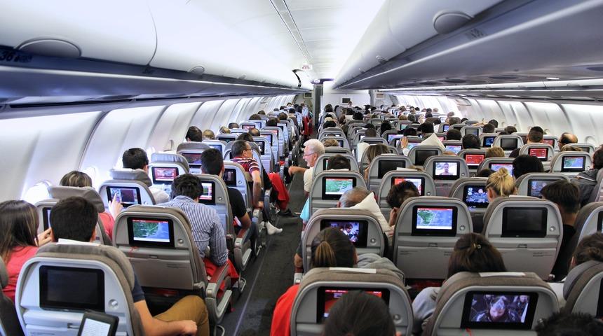 Kalkış ve inişlerde uçak ışıkları neden karartılır?