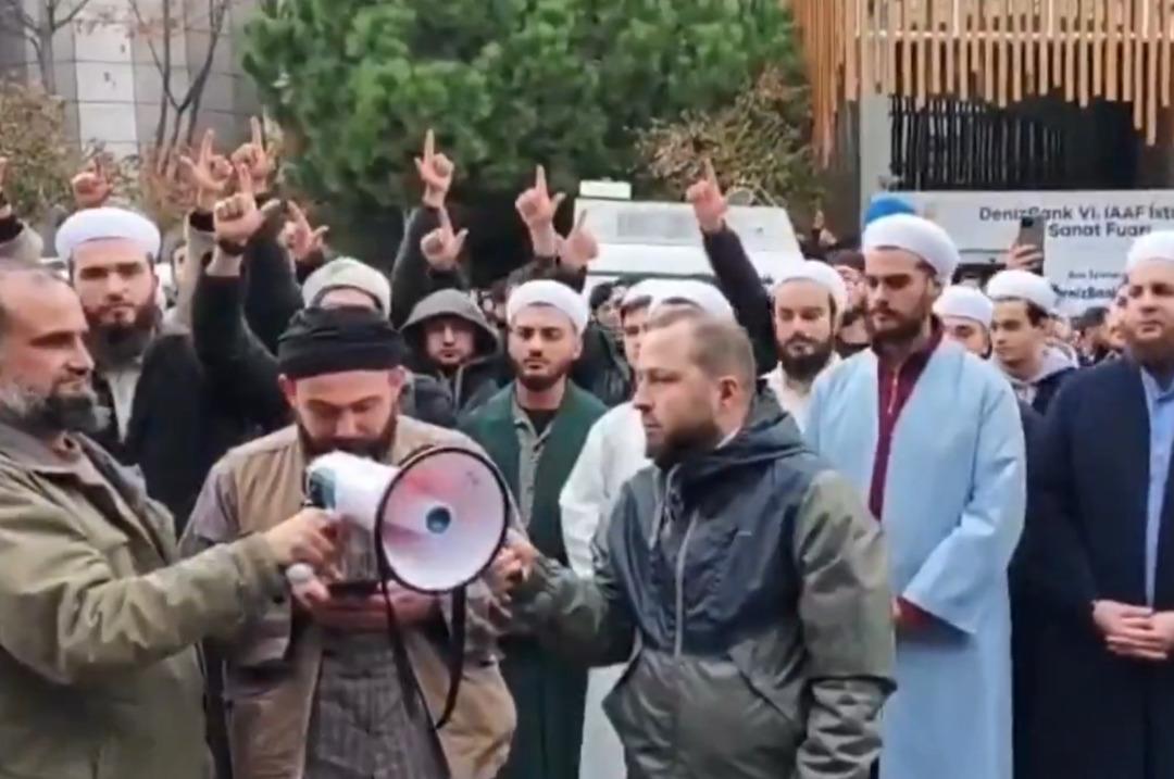 Heykeli yapana da sergileyene de gözaltı! Kılıçlı görüntüler gündem oldu 4