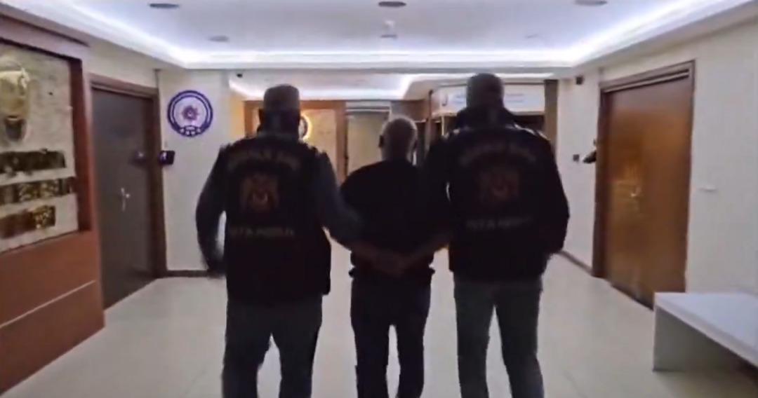 Heykeli yapana da sergileyene de gözaltı! Kılıçlı görüntüler gündem oldu 2