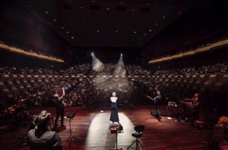 Dekoltesi olay oldu! Silikon var mı? G5