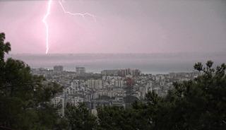 Antalya'da şiddetli yağış etkili oldu!